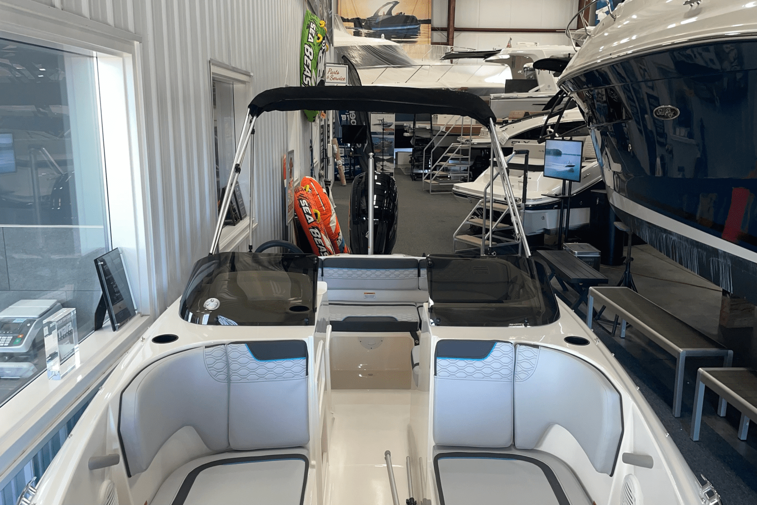 2025 Bayliner M17 Image Thumbnail #6