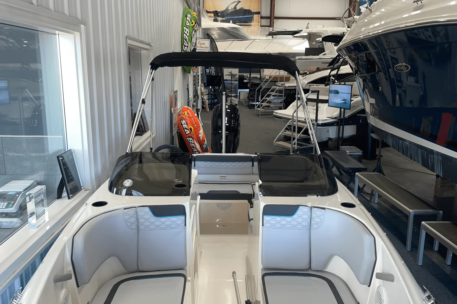 2025 Bayliner M17 Image Thumbnail #6