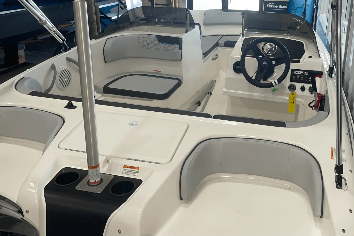 2025 Bayliner M17 Image Thumbnail #9