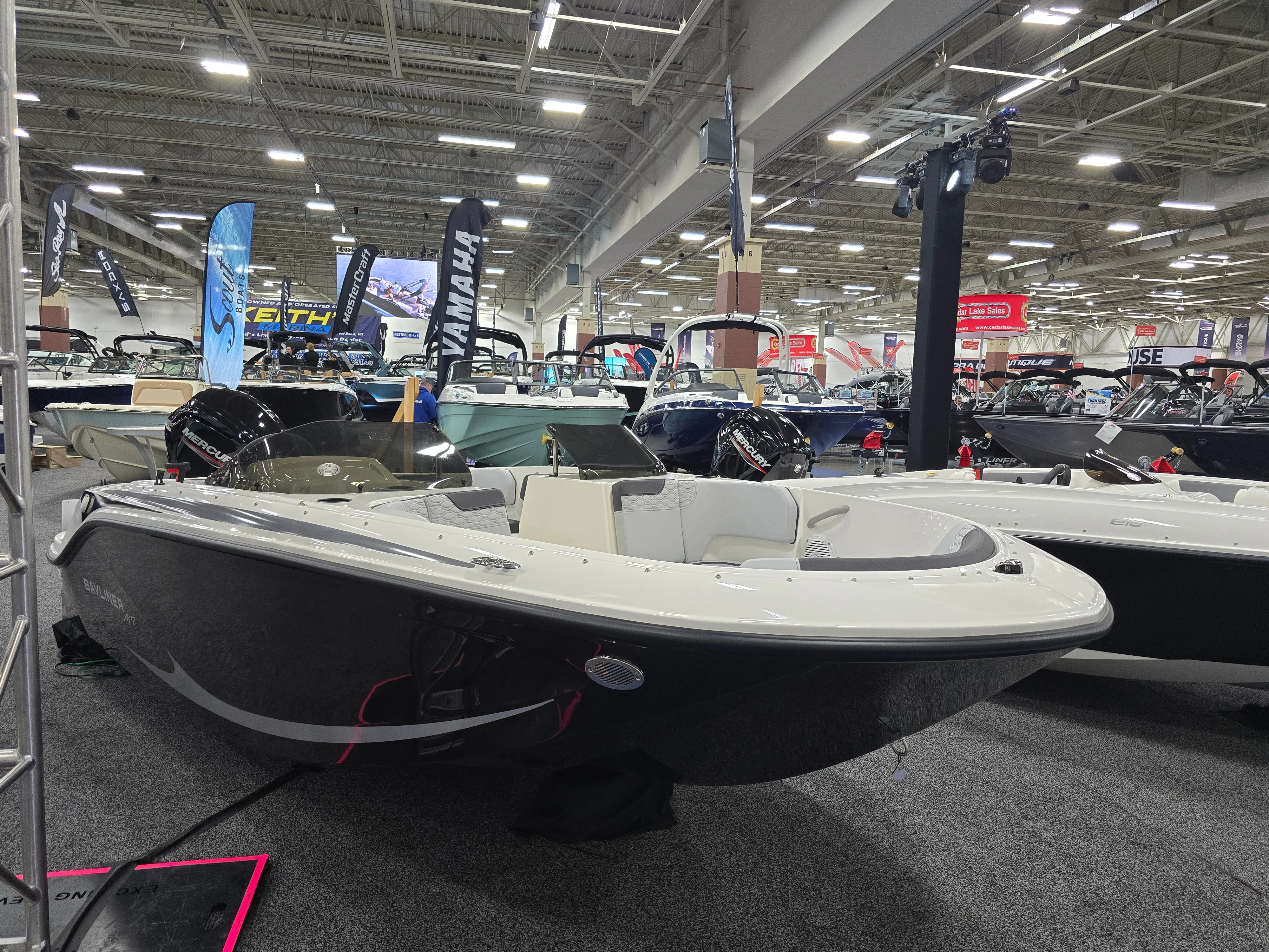 2025 Bayliner M17 Image Thumbnail #5