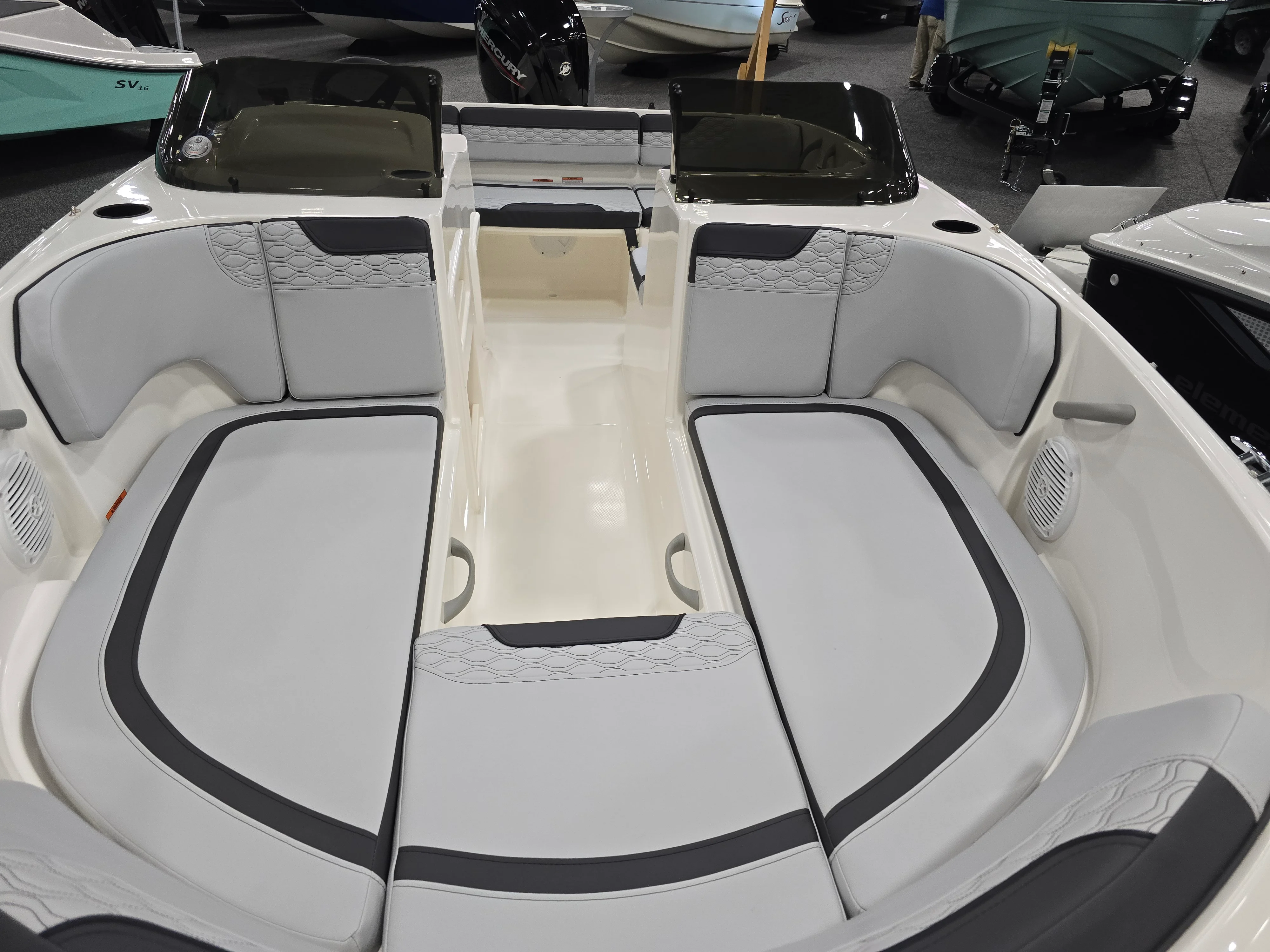 2025 Bayliner M17 Image Thumbnail #6