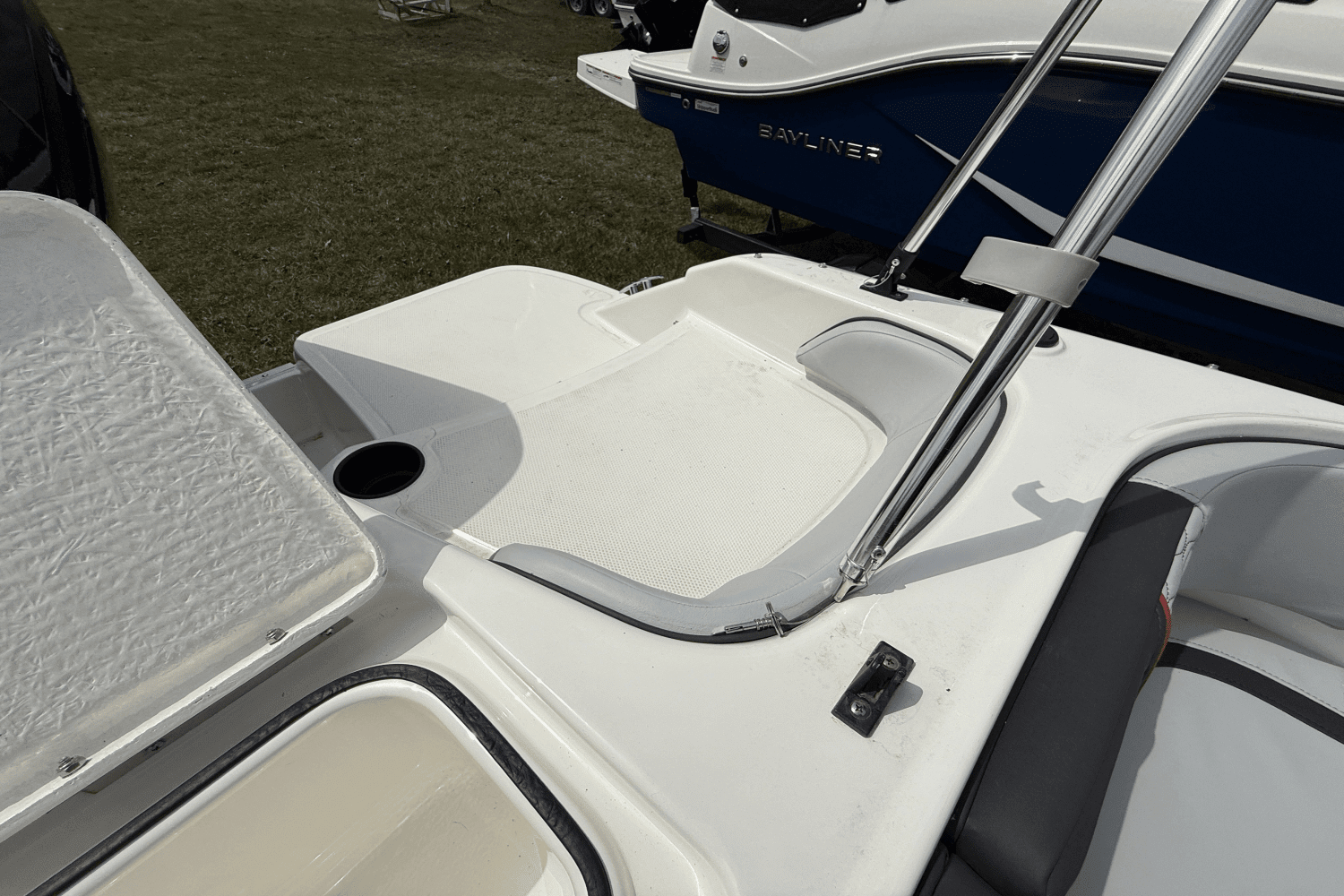 2025 Bayliner
                                                             M17 Image Thumbnail #12