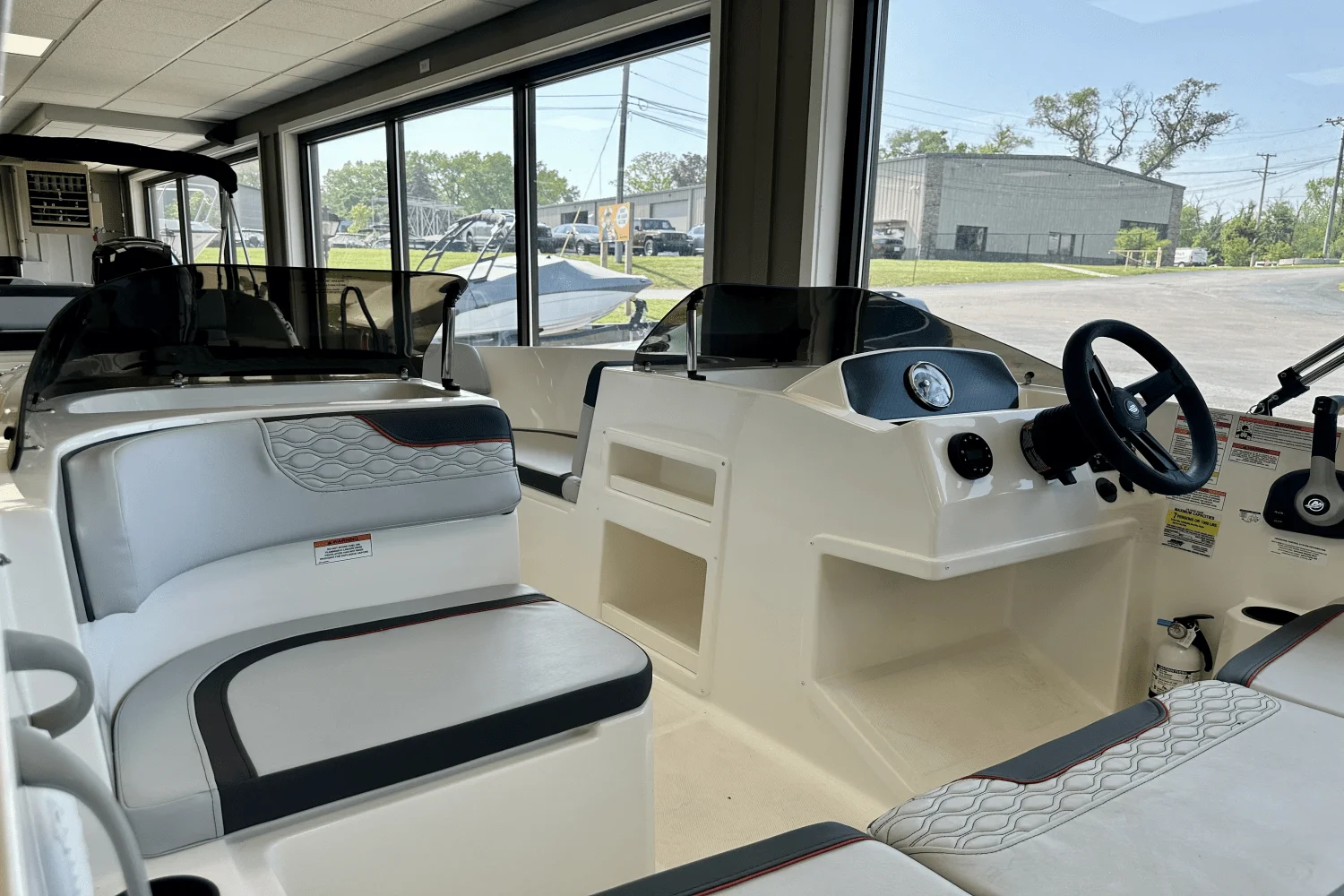 2025 Bayliner M17 Image Thumbnail #8