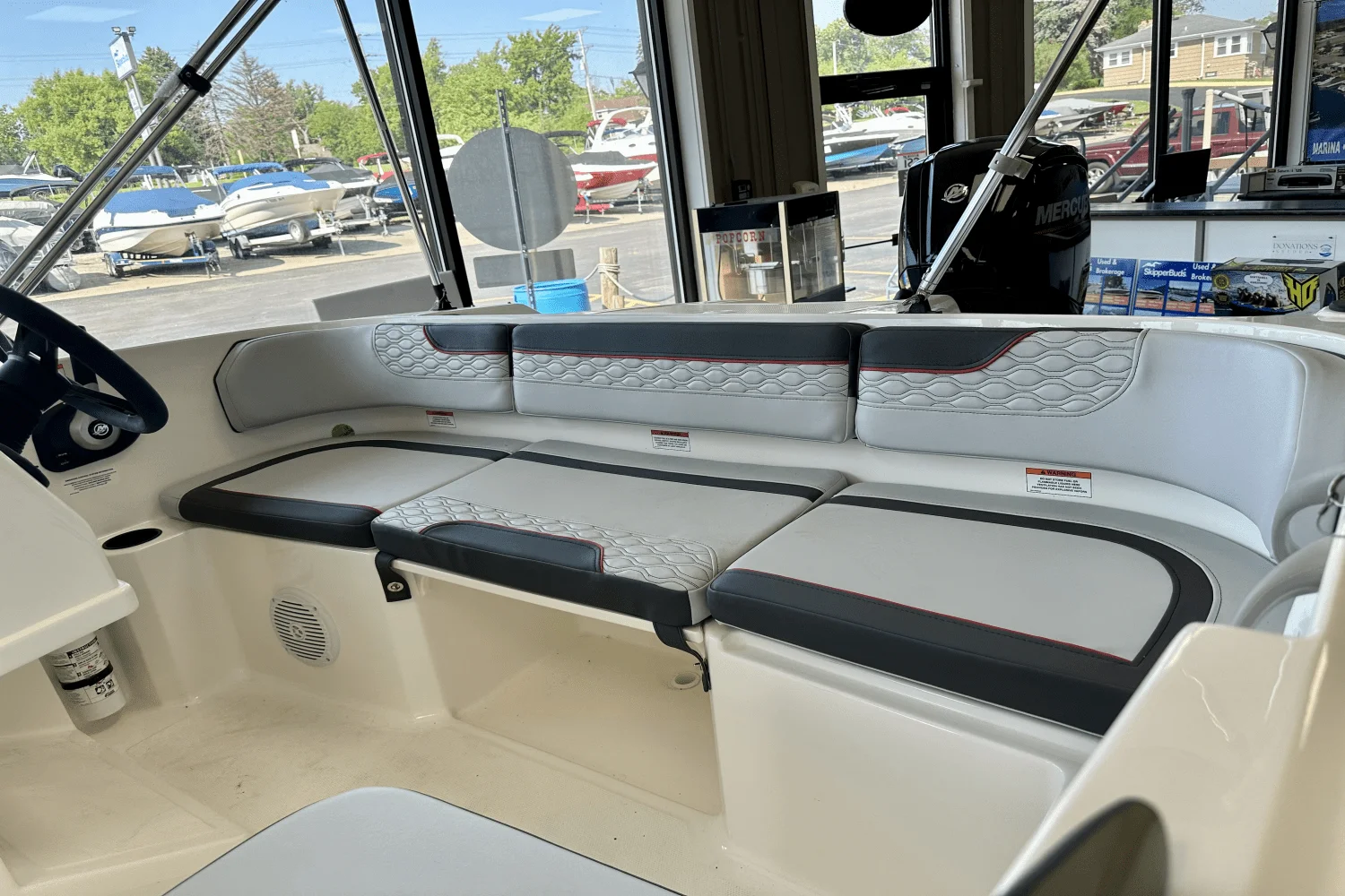 2025 Bayliner M17 Image Thumbnail #9