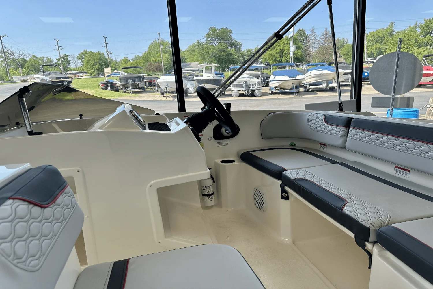 2025 Bayliner M17 Image Thumbnail #10