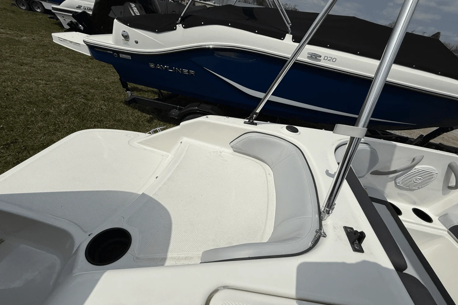 2025 Bayliner M17 Image Thumbnail #51