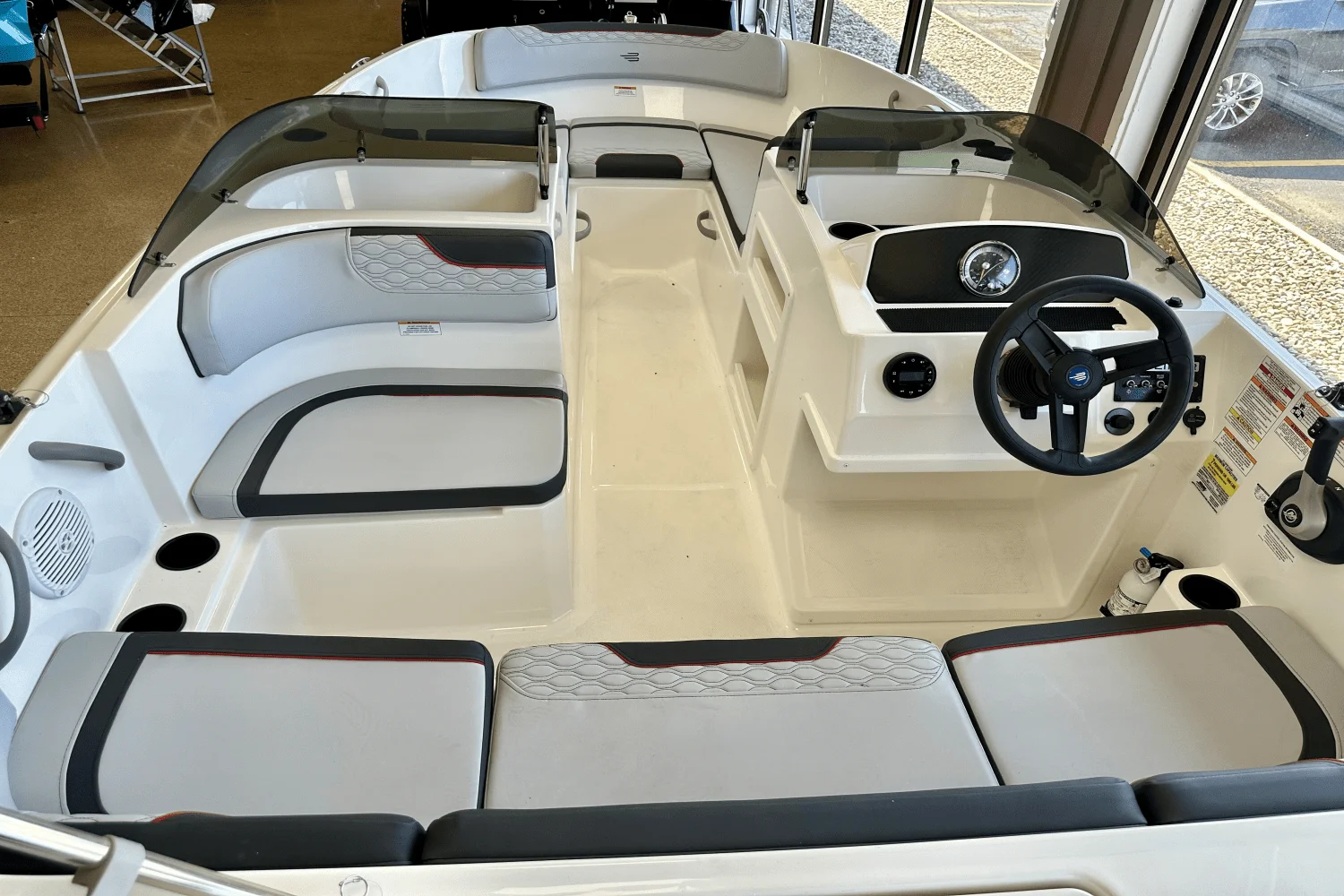 2025 Bayliner M17 Image Thumbnail #16