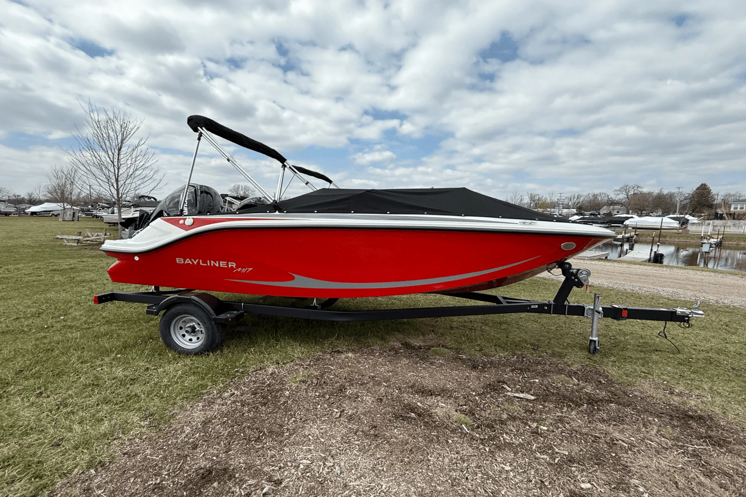 2025 Bayliner M17 Image Thumbnail #23