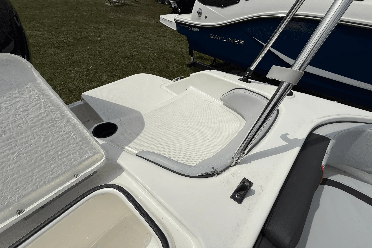 2025 Bayliner M17 Image Thumbnail #35