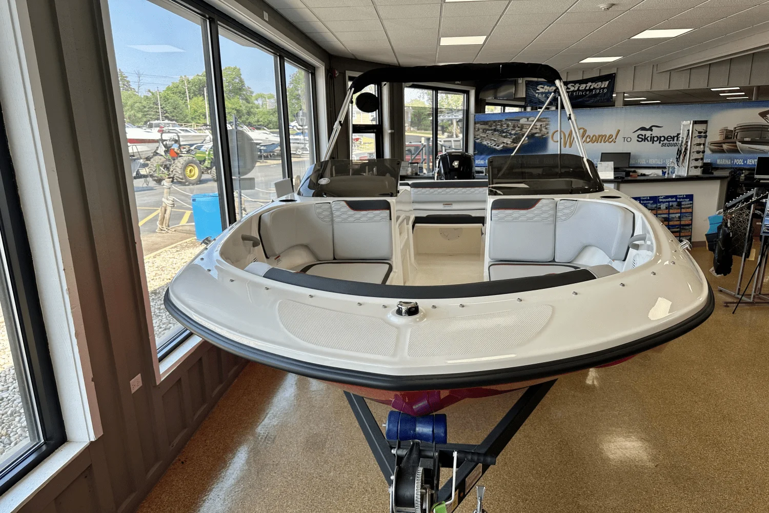 2025 Bayliner M17 Image Thumbnail #6