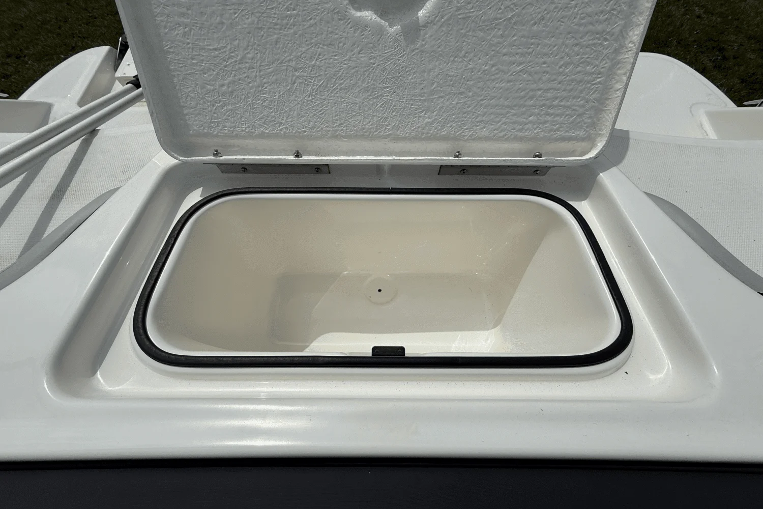 2025 Bayliner M17 Image Thumbnail #52