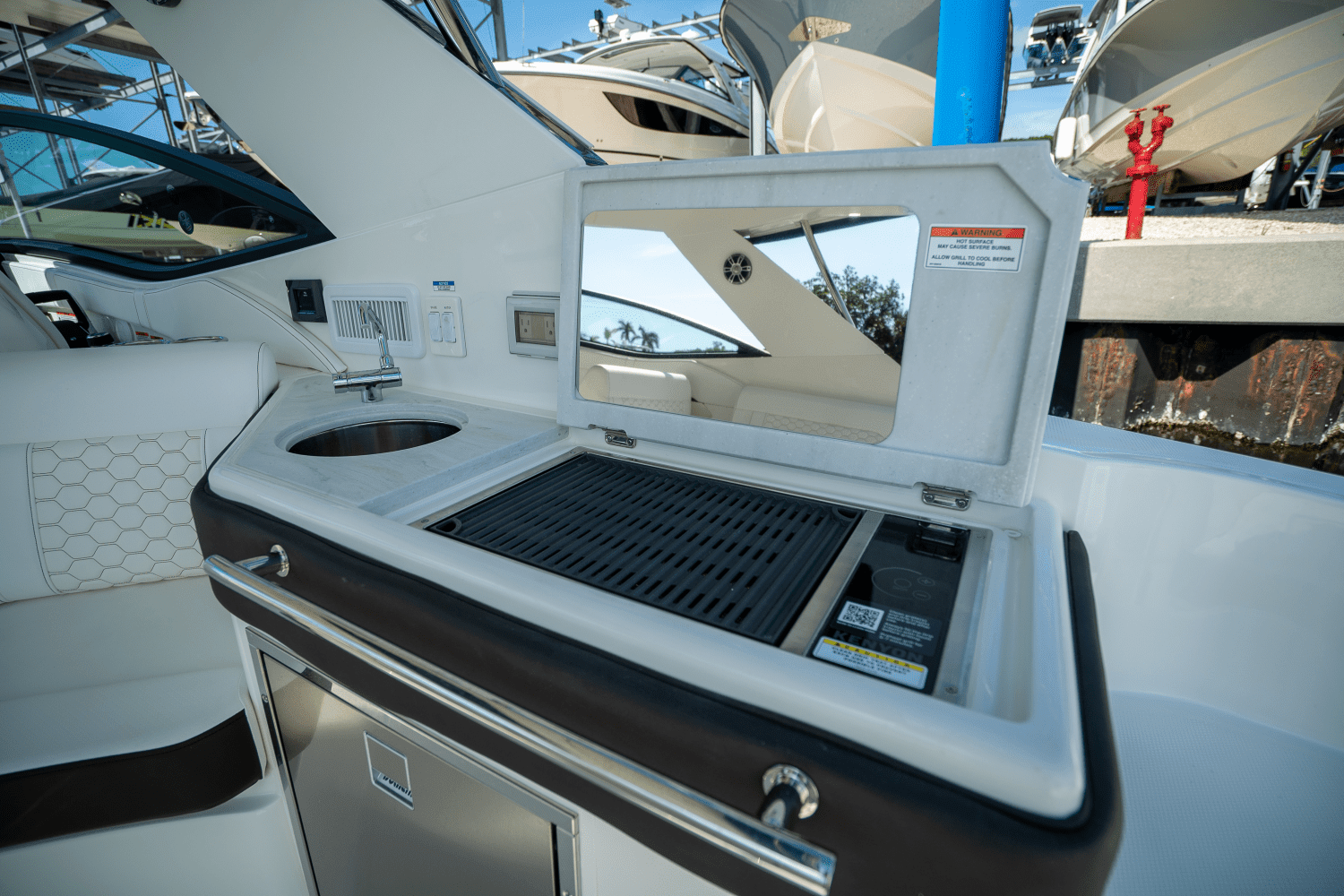 2025 Sea Ray Sundancer 320 Outboard Image Thumbnail #9