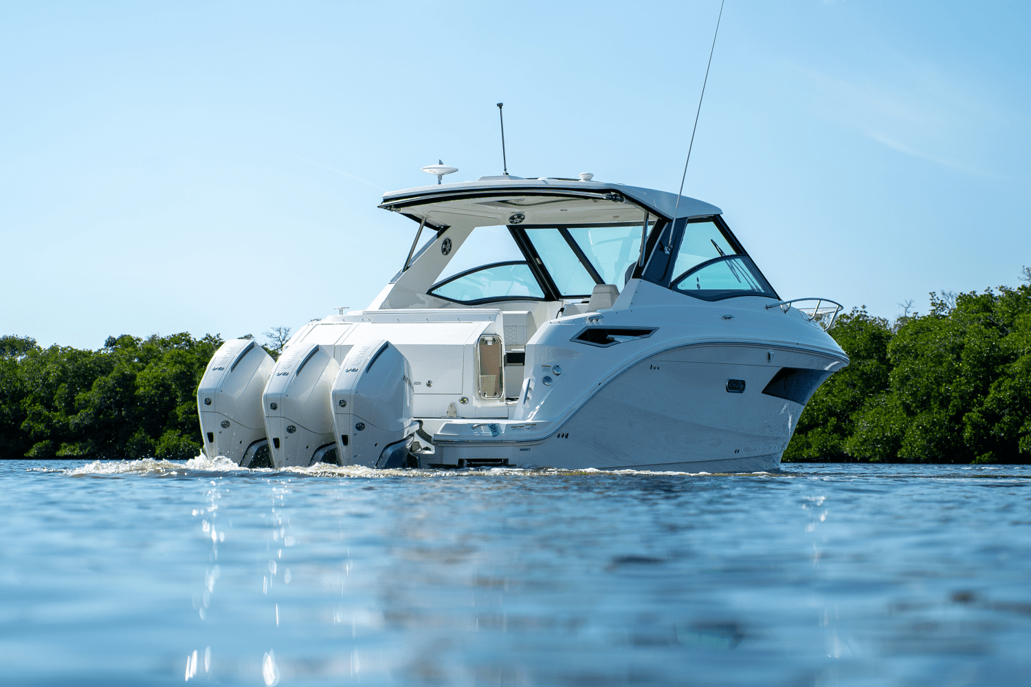 2025 Sea Ray Sundancer 320 Outboard Image Thumbnail #38