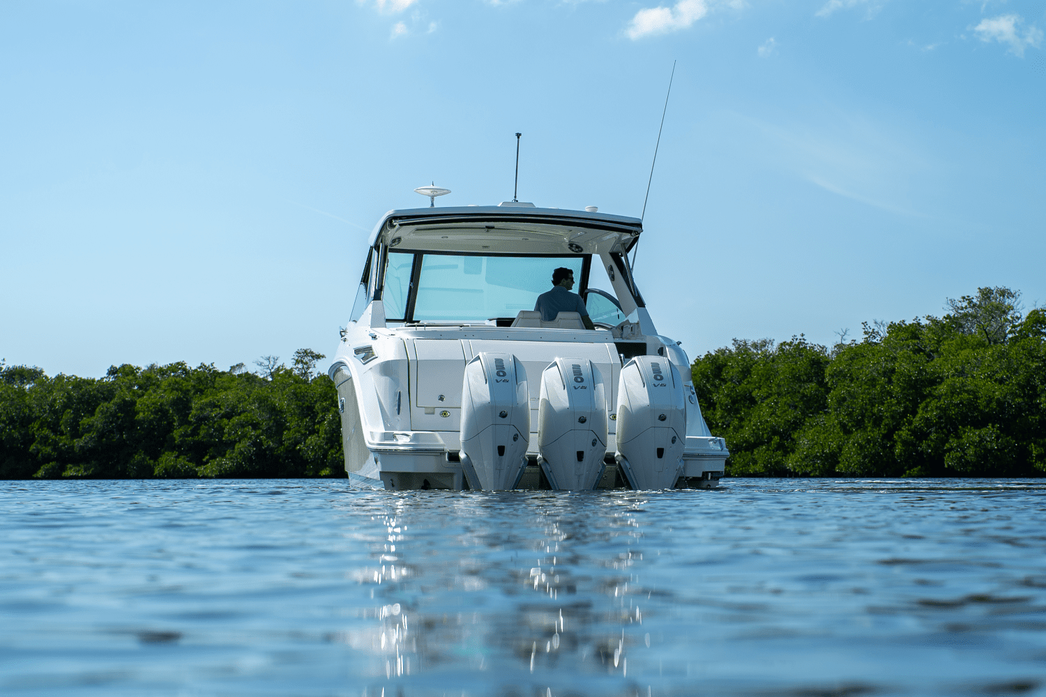 2025 Sea Ray Sundancer 320 Outboard Image Thumbnail #37