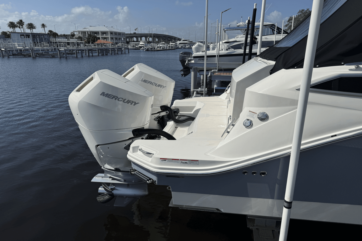 2024 Sea Ray 320 SUNDANCER OUTBOARD Image Thumbnail #16