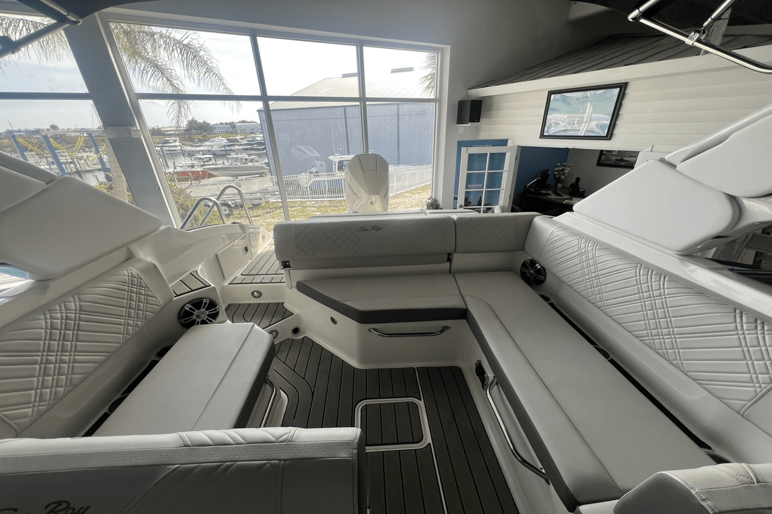2025 Sea Ray SDX 250 Outboard Image Thumbnail #14