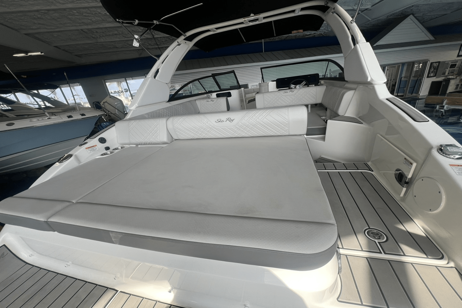 2025 Sea Ray SDX 250 Outboard Image Thumbnail #9