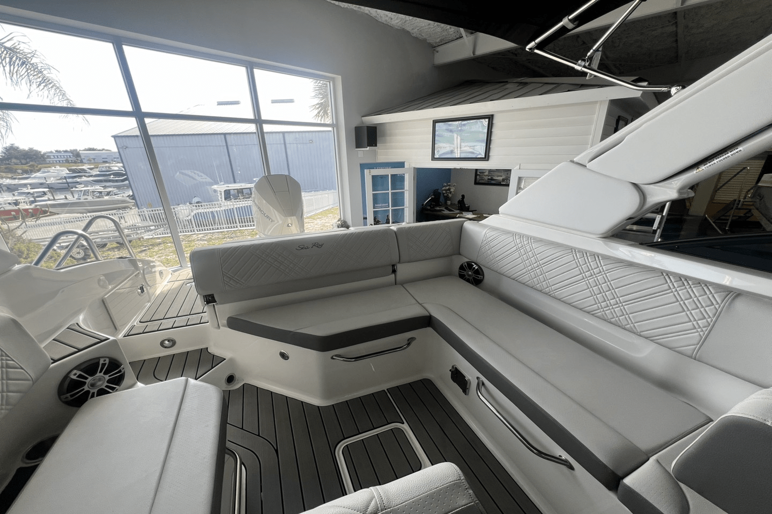 2025 Sea Ray SDX 250 Outboard Image Thumbnail #11