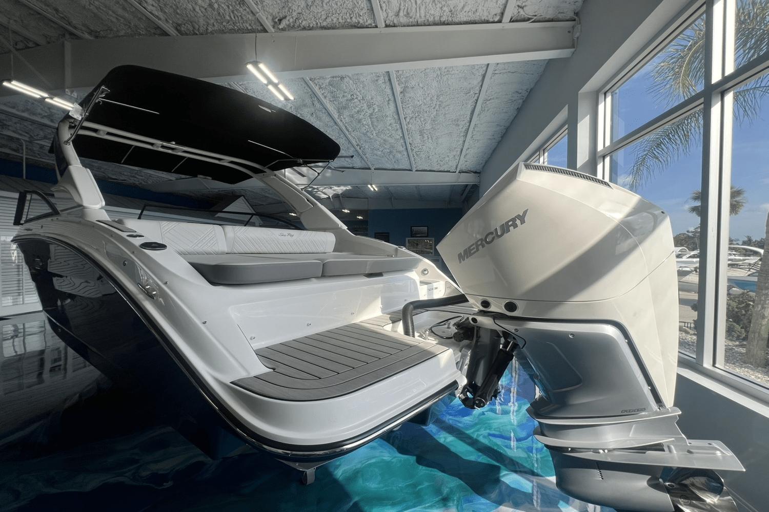 2025 Sea Ray SDX 250 Outboard Image Thumbnail #7