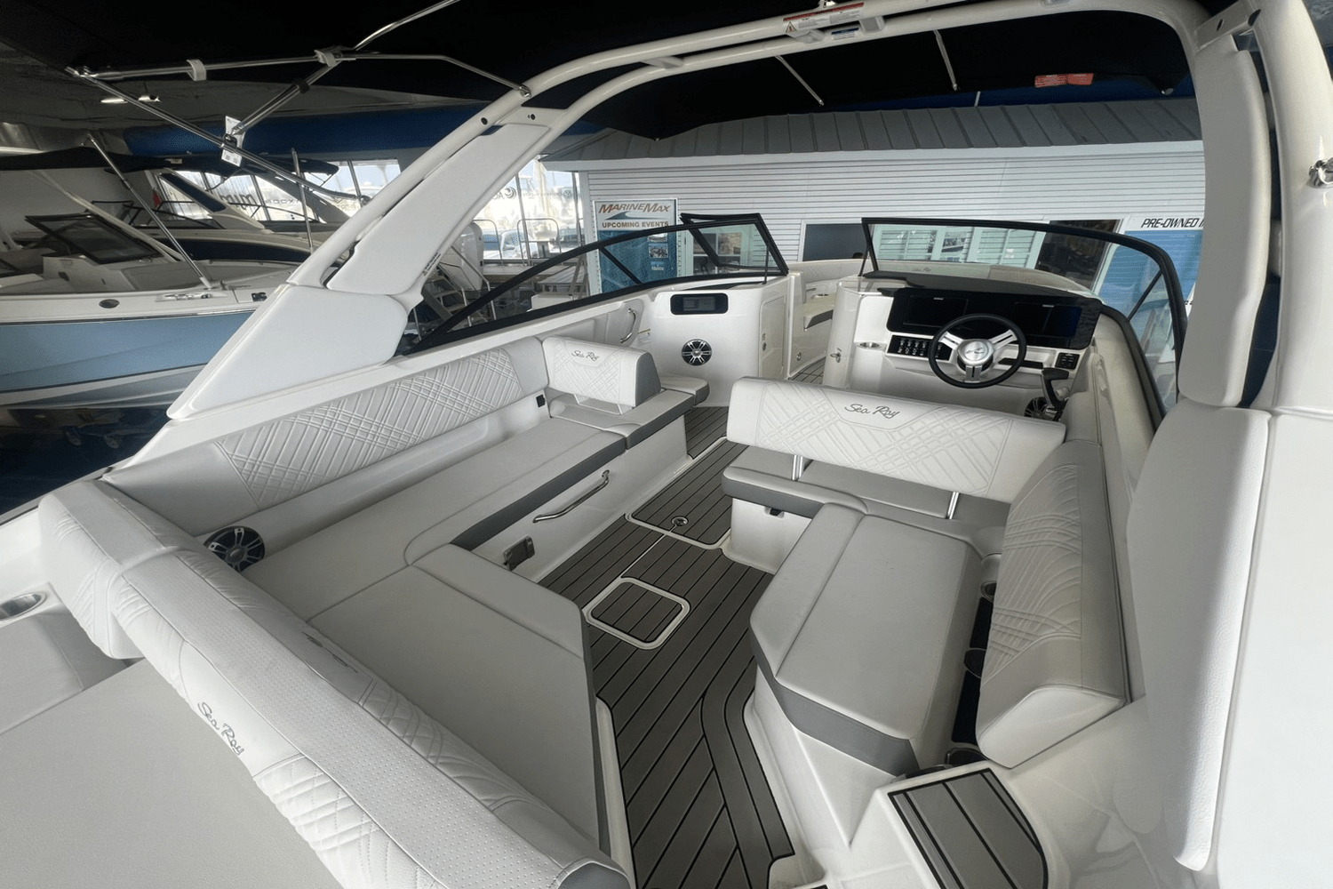 2025 Sea Ray SDX 250 Outboard Image Thumbnail #10