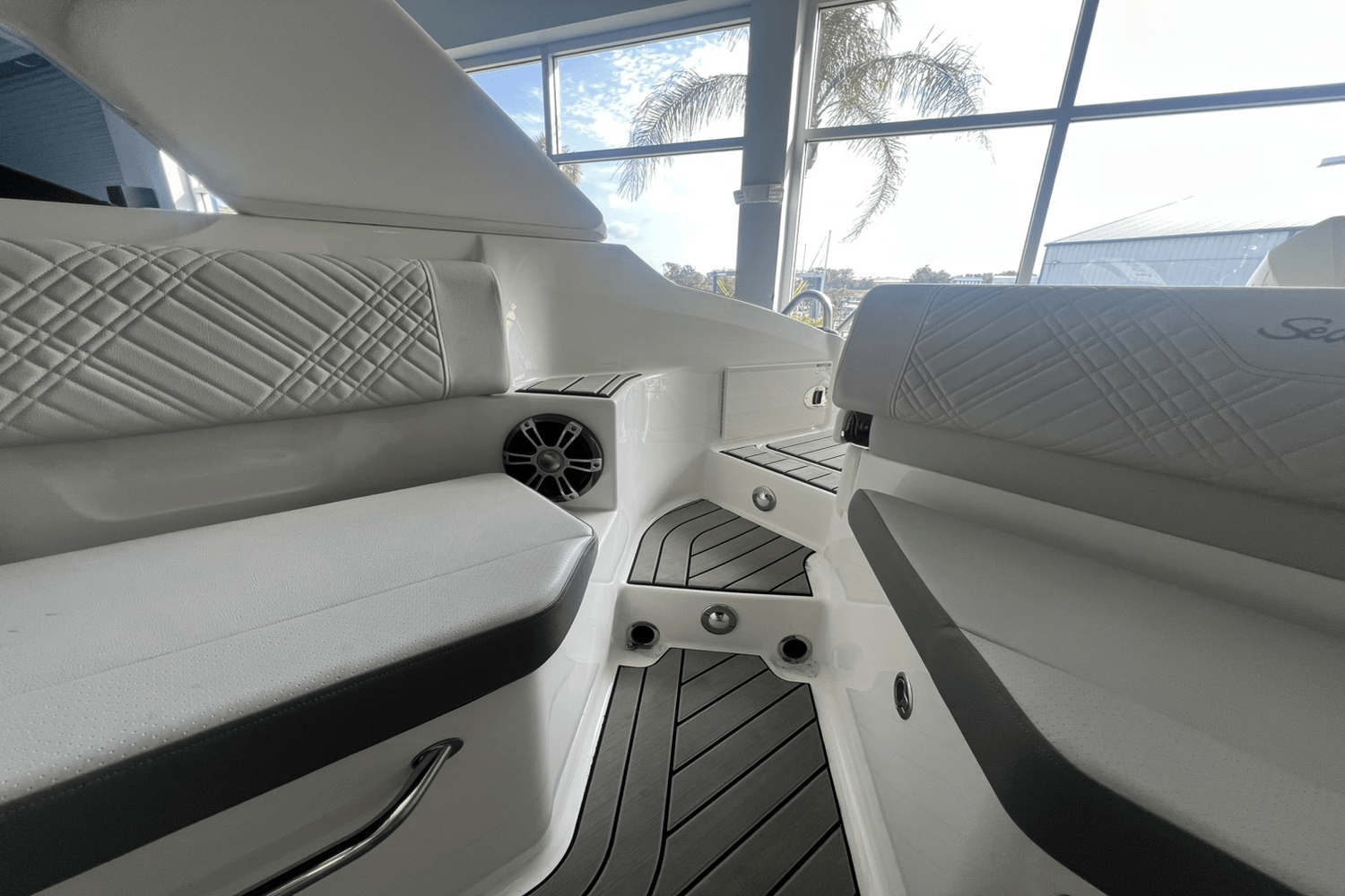 2025 Sea Ray SDX 250 Outboard Image Thumbnail #24