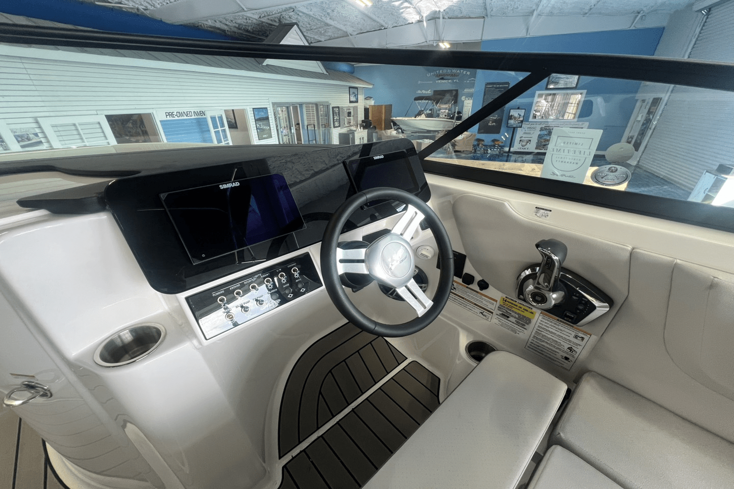 2025 Sea Ray SDX 250 Outboard Image Thumbnail #18