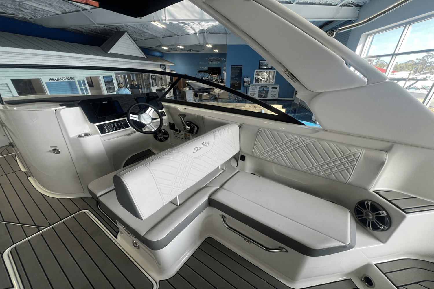2025 Sea Ray SDX 250 Outboard Image Thumbnail #15