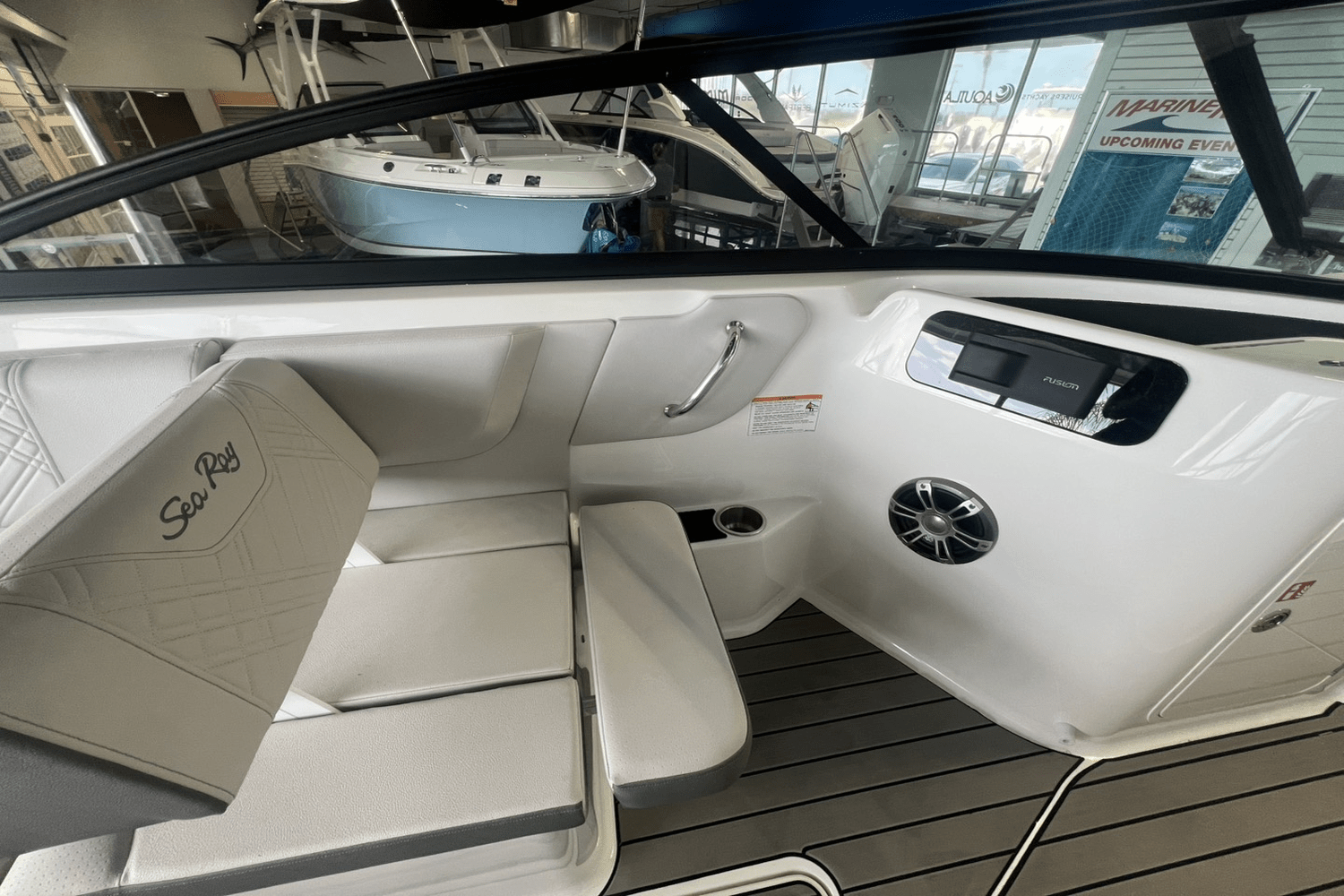2025 Sea Ray SDX 250 Outboard Image Thumbnail #12