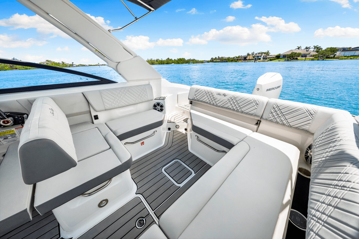 2025 Sea Ray SDX 250 Outboard Image Thumbnail #33