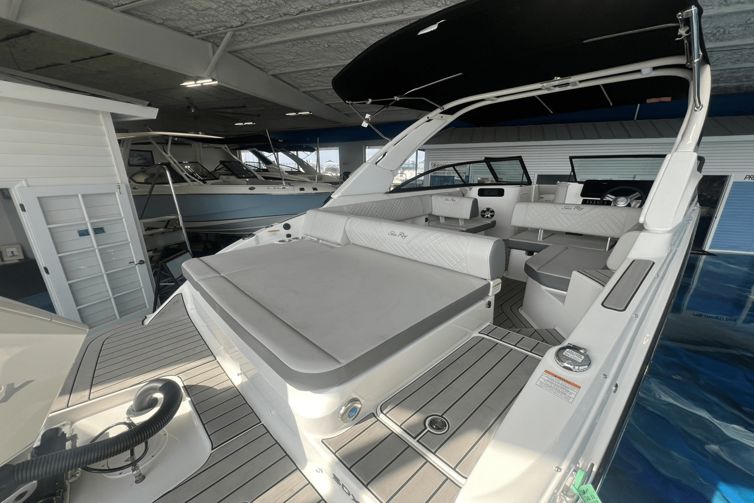 2025 Sea Ray SDX 250 Outboard Image Thumbnail #8