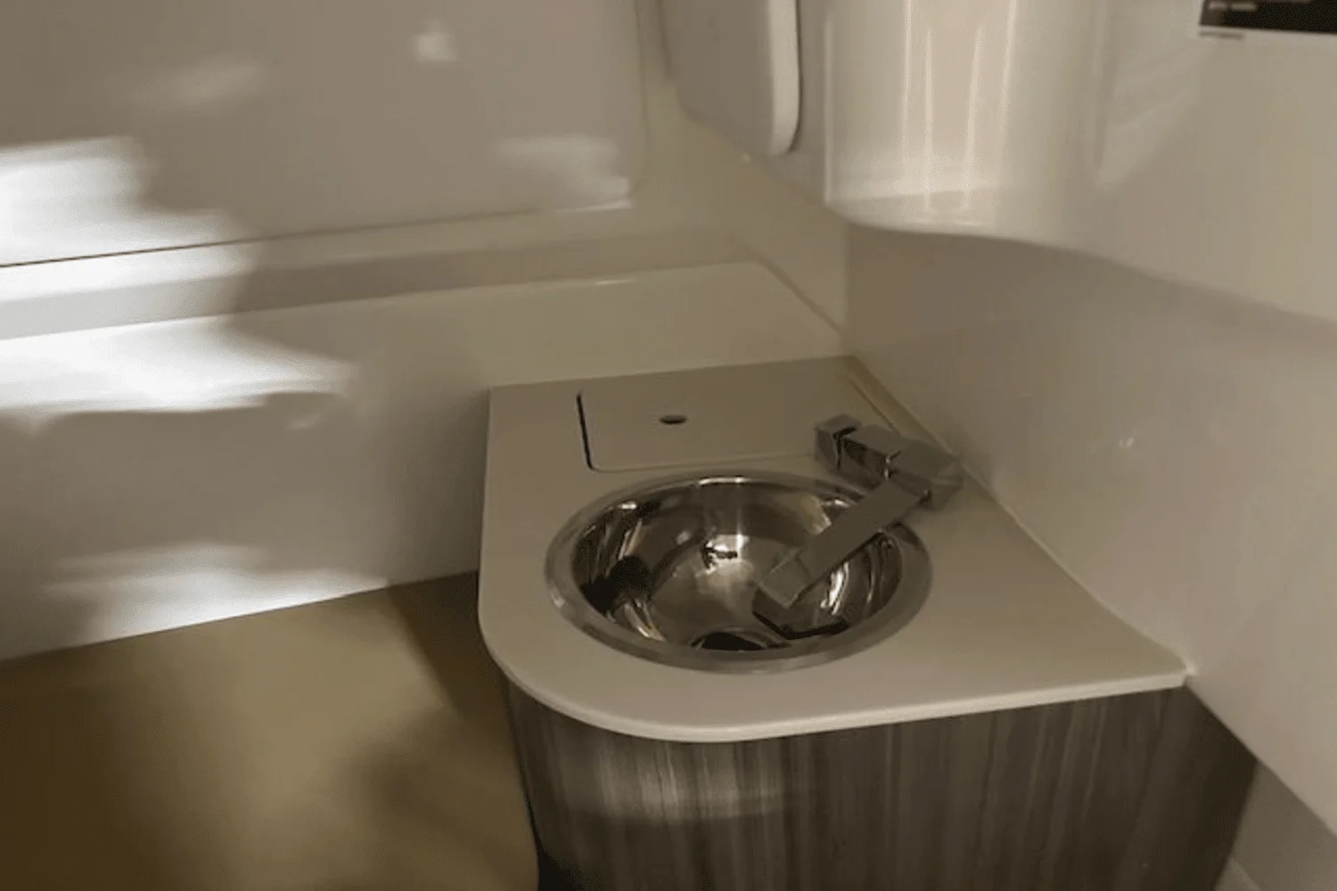 2025 Sea Ray SDX 270 Image Thumbnail #15