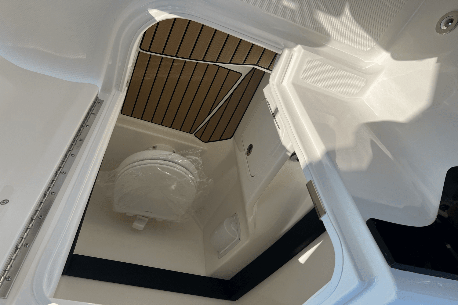 2025 Sea Ray
                                                             SLX 280 Image Thumbnail #15
