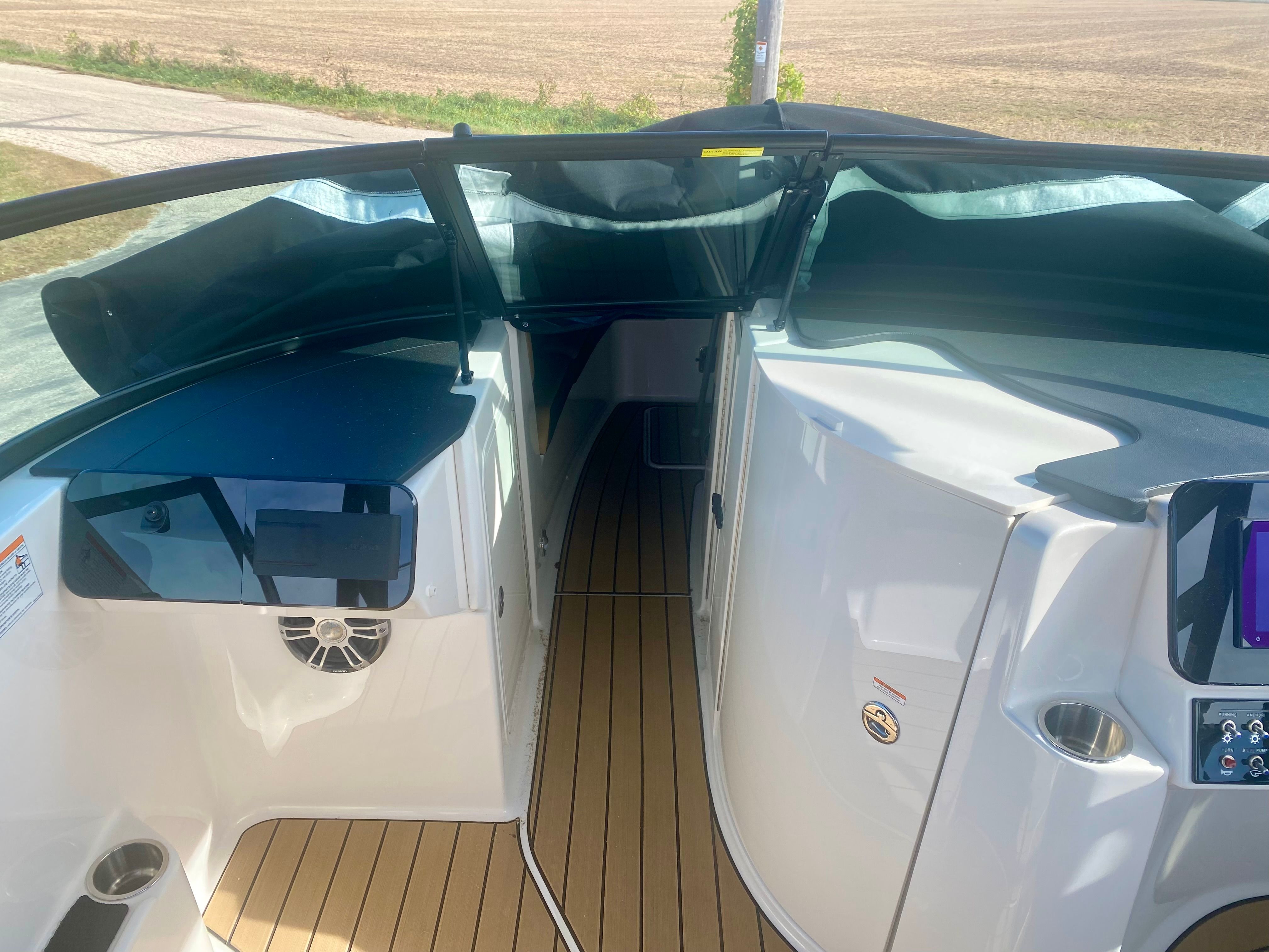 2025 Sea Ray SDX 270 Image Thumbnail #4