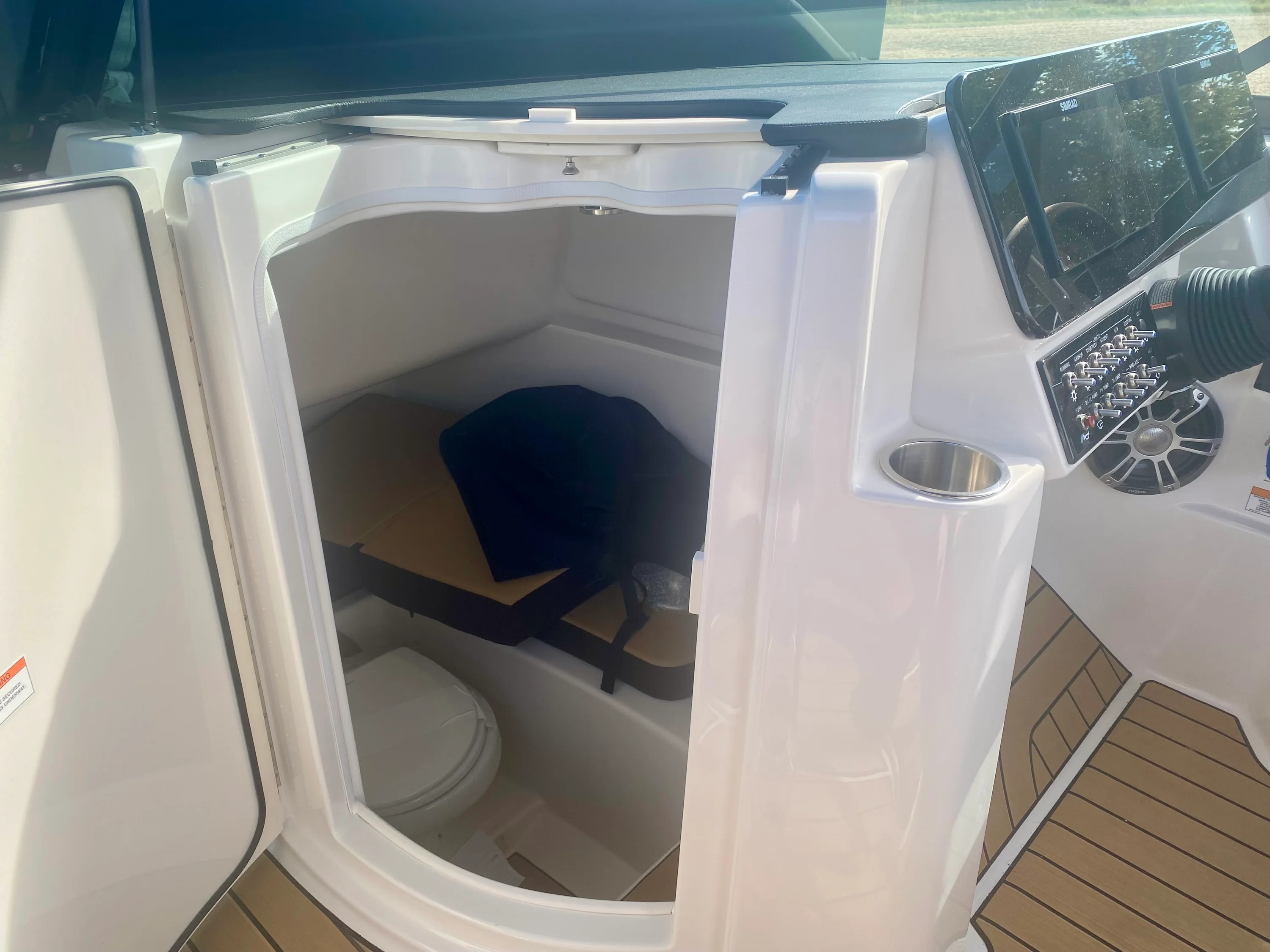 2025 Sea Ray SDX 270 Image Thumbnail #8