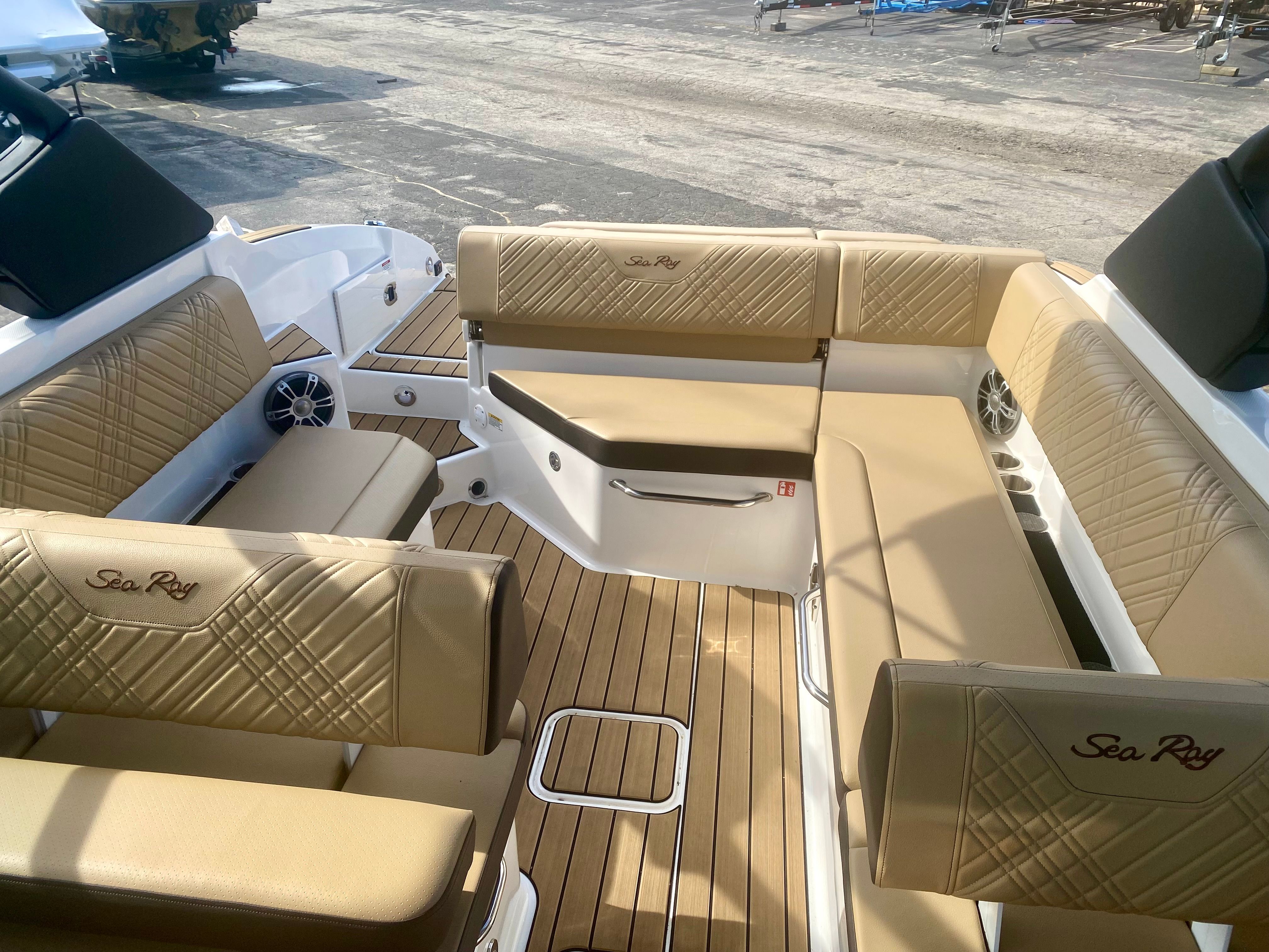 2025 Sea Ray SDX 270 Image Thumbnail #6