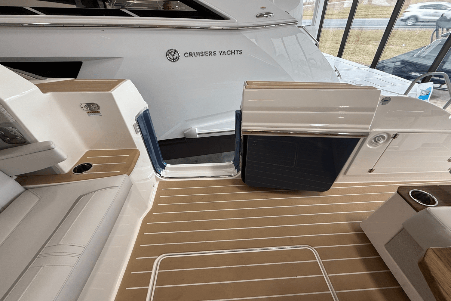2025 Tiara Yachts
                                                             48 LE Image Thumbnail #15