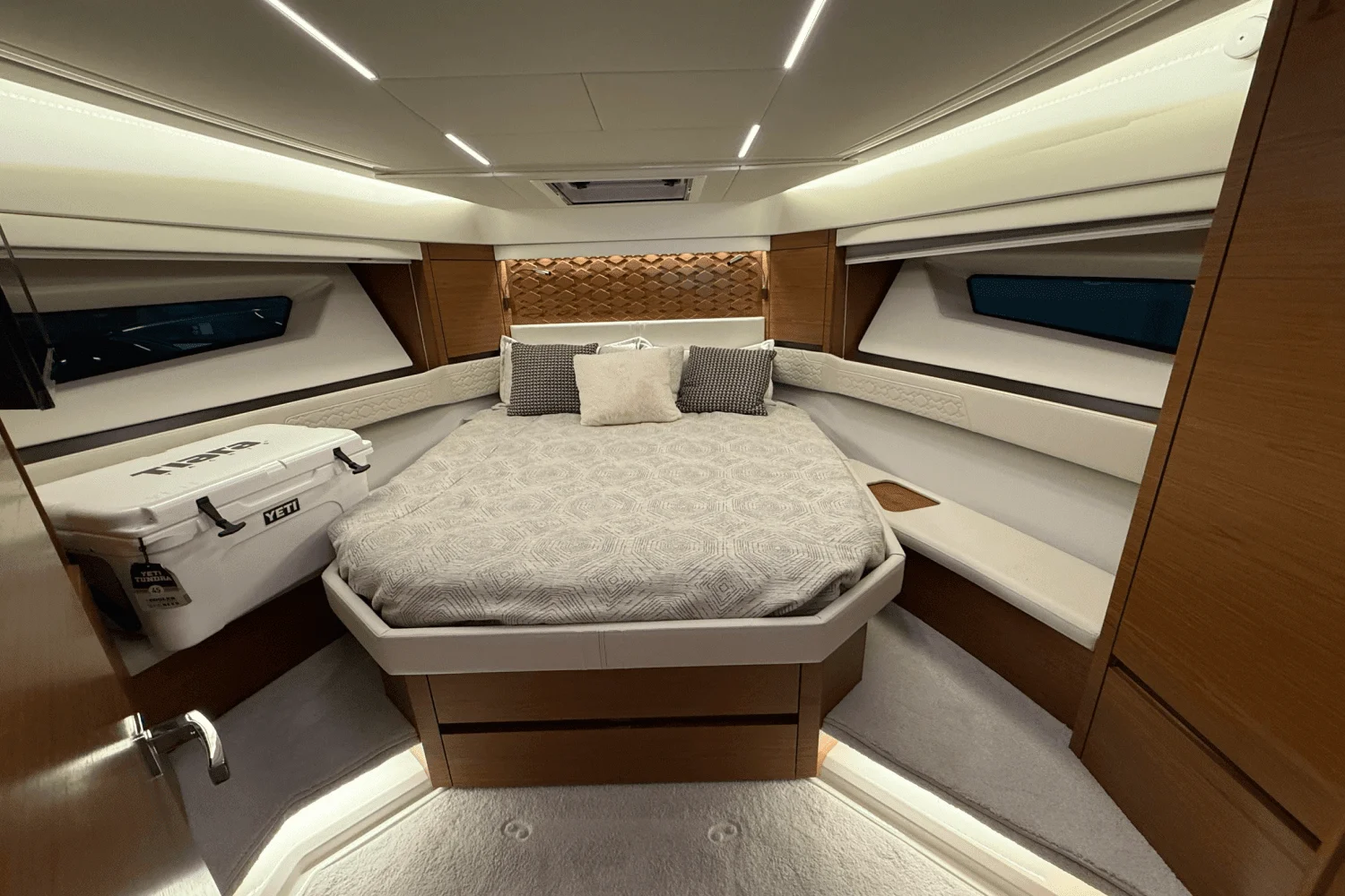 2025 Tiara Yachts 48 LE Image Thumbnail #27