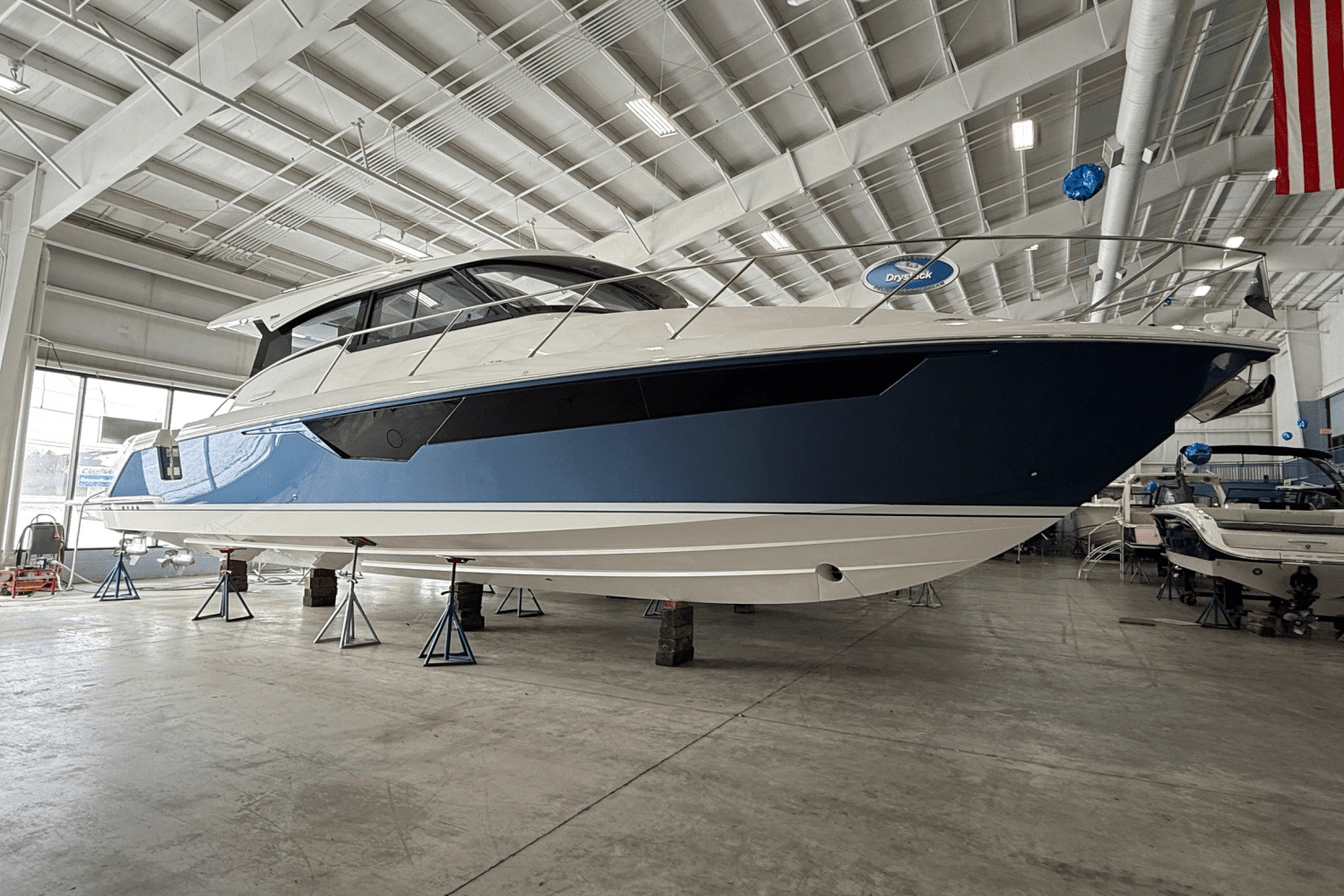2025 Tiara Yachts 48 LE Image Thumbnail #2