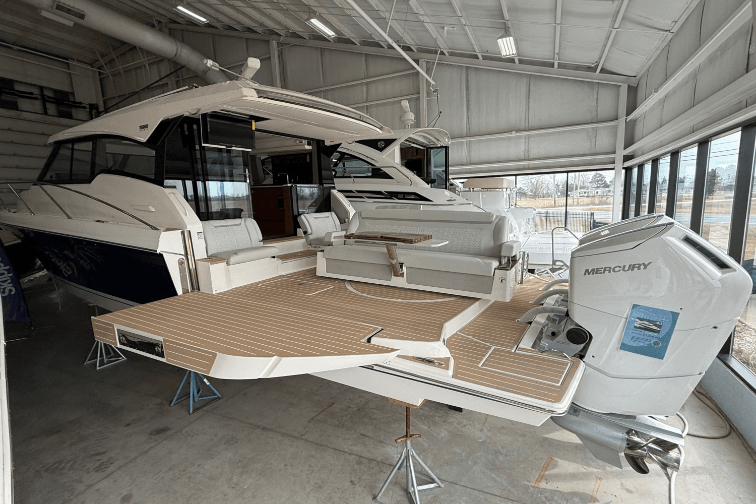 2025 Tiara Yachts 48 LE Image Thumbnail #5