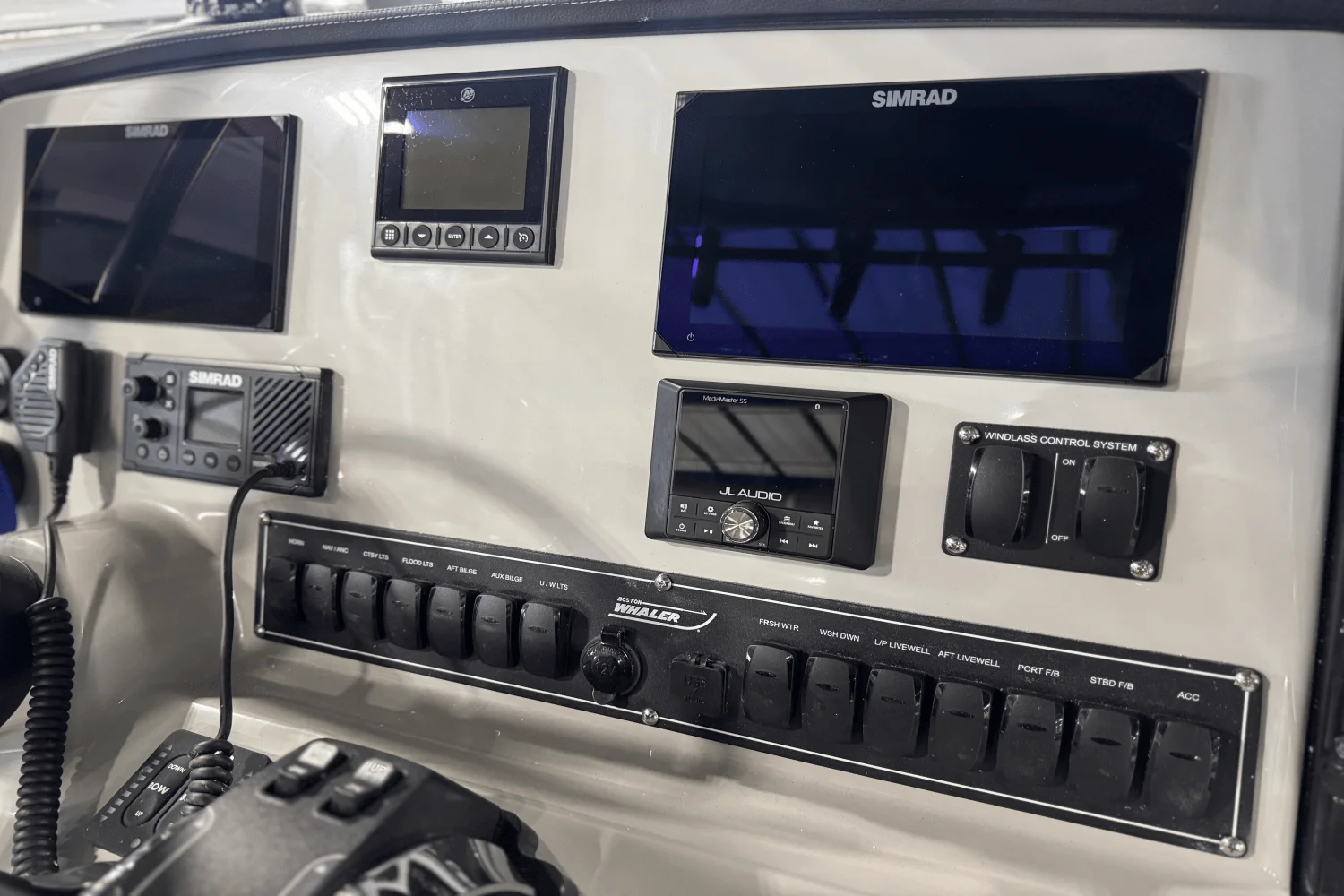 2025 Boston Whaler 230 Outrage Image Thumbnail #9