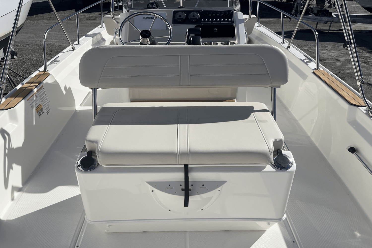 2025 Boston Whaler 210 Montauk Image Thumbnail #3