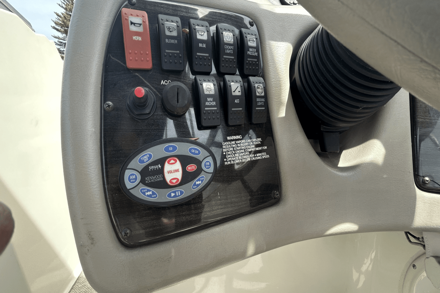 2004 Stingray
                                                             220 DR Image Thumbnail #12