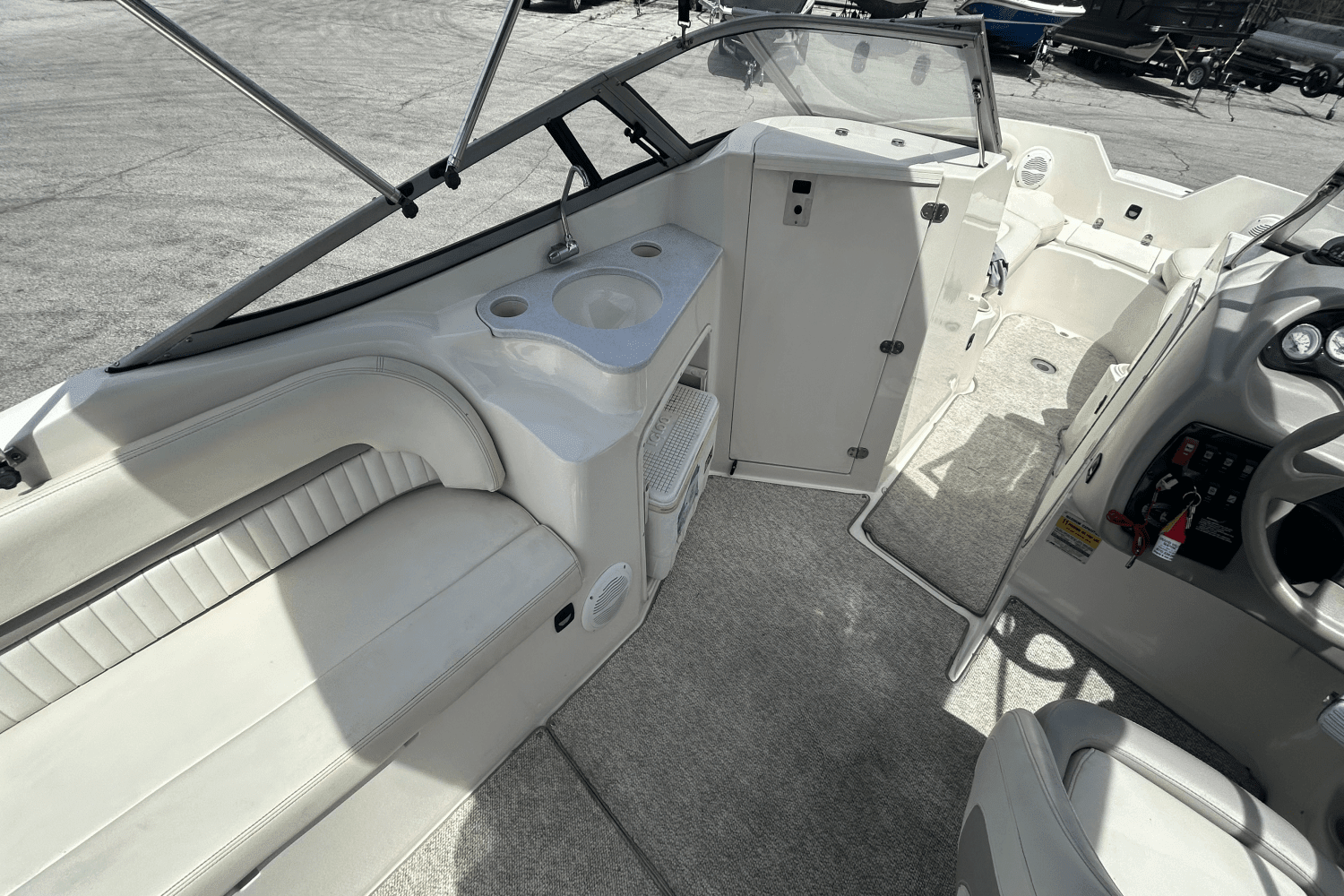 2004 Stingray
                                                             220 DR Image Thumbnail #8