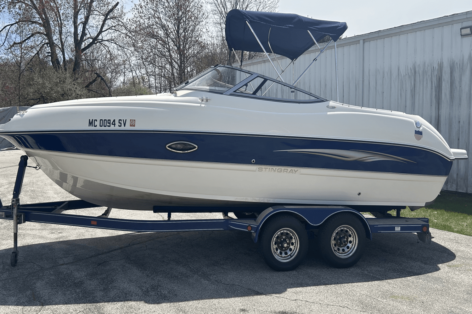 2004 Stingray
                                                             220 DR Image Thumbnail #0