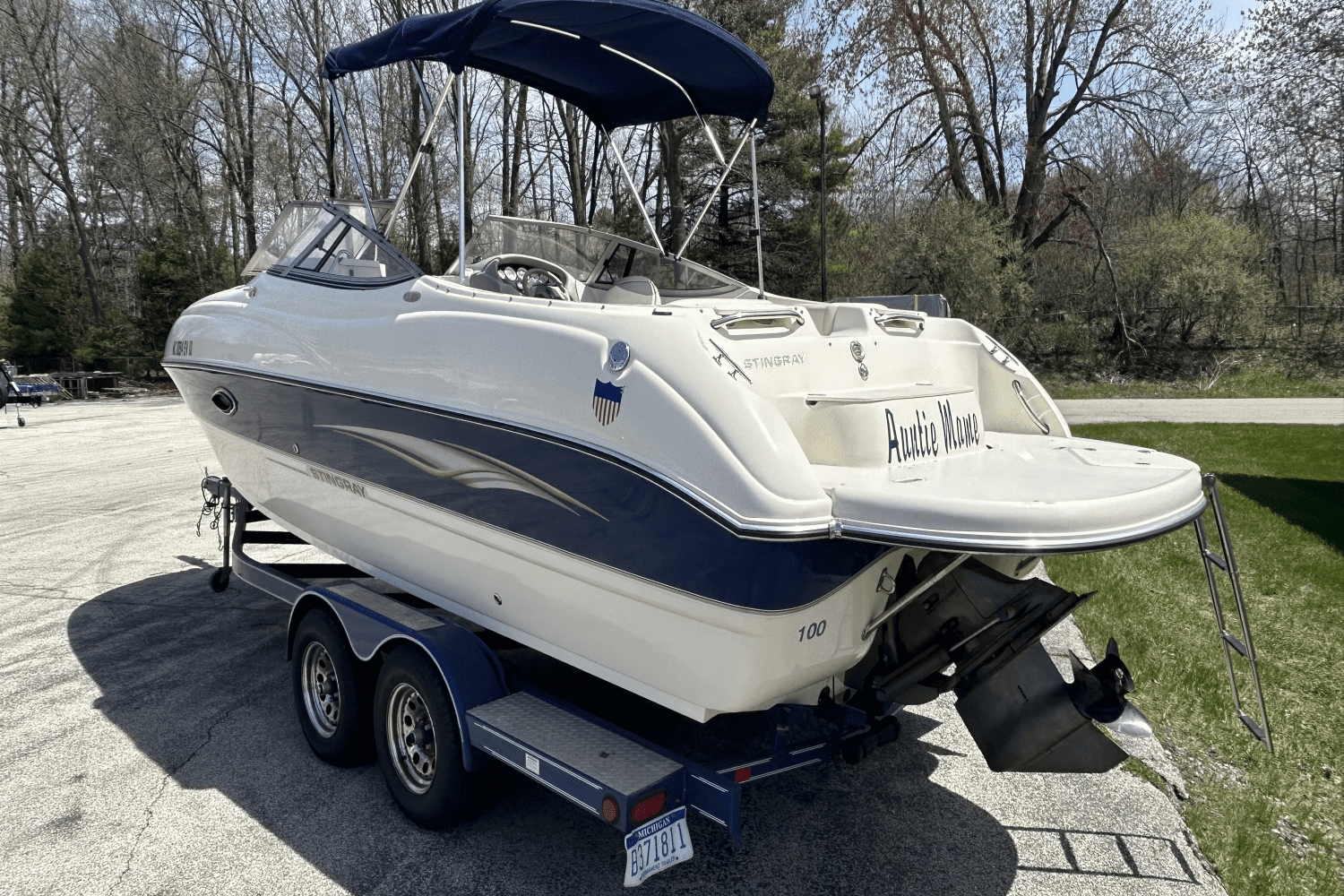 2004 Stingray
                                                             220 DR Image Thumbnail #4