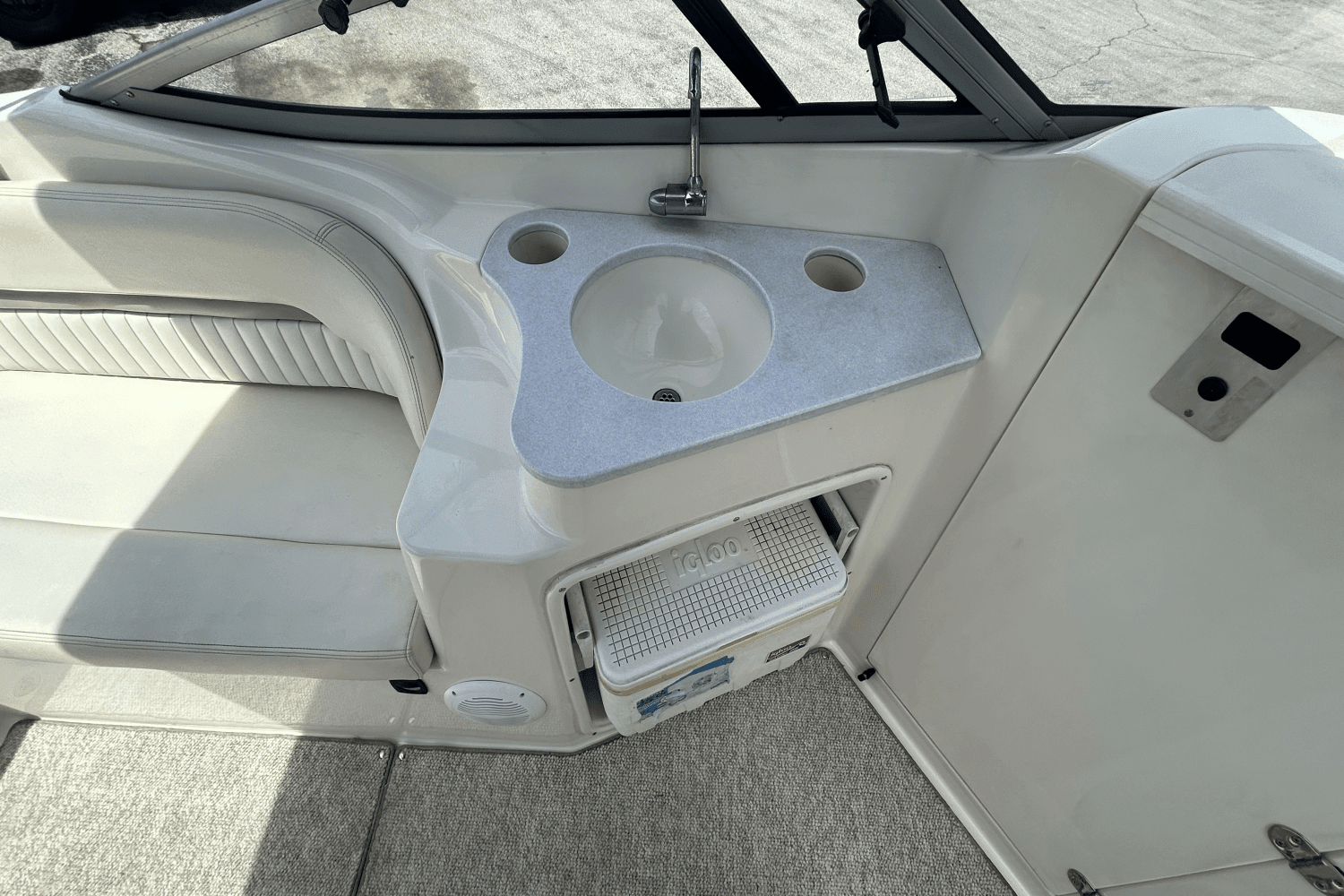 2004 Stingray
                                                             220 DR Image Thumbnail #7