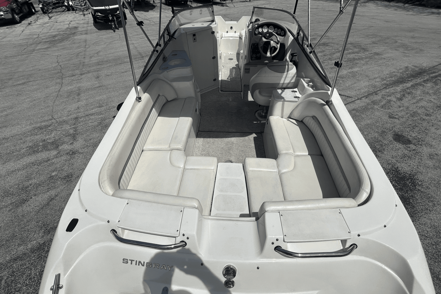 2004 Stingray
                                                             220 DR Image Thumbnail #1