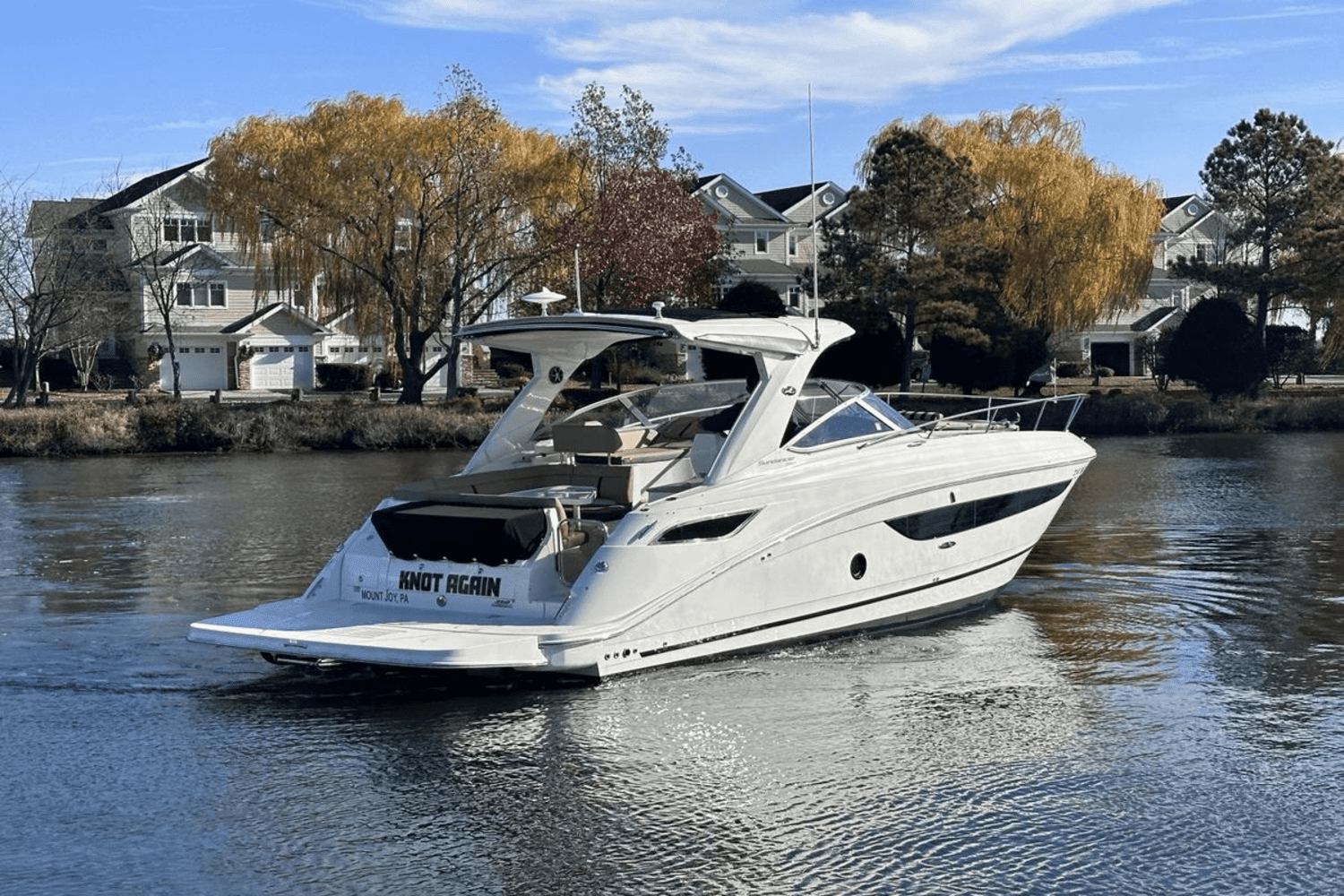 Thumbnail 3 for 2016 Sea Ray 350 SUNDANCER