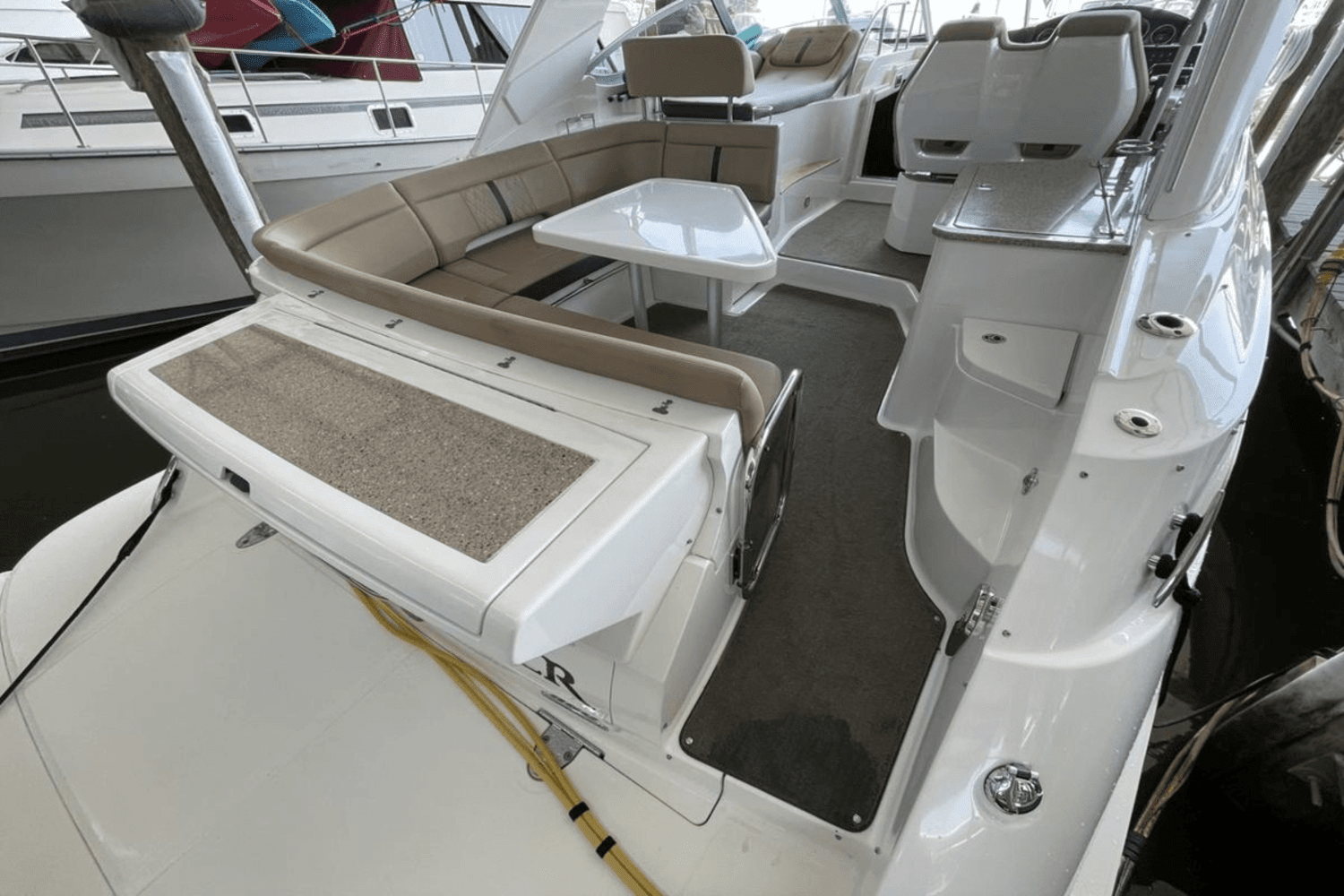 2016 Sea Ray 350 SUNDANCER Image Thumbnail #5