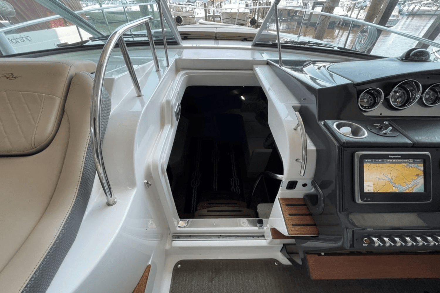 2016 Sea Ray 350 SUNDANCER Image Thumbnail #15